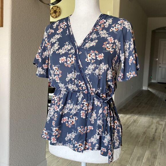 Sienna Sky Blue Foral Wrap Around V Neck Top Short Sleeves XS - Picture 11 of 12